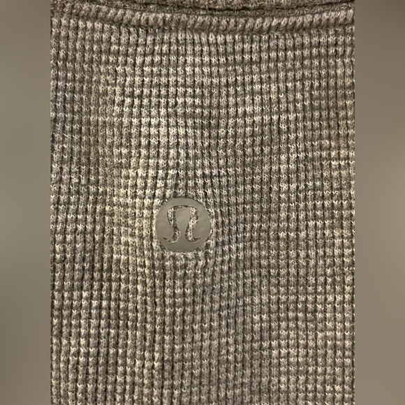 Lululemon Women’s Gray Waffle Knit Short Sleeve Tee Shirt Workout Top - Picture 10 of 11